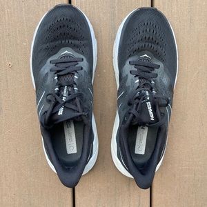 Hoka Arahi 5, women’s size 8, barely worn.